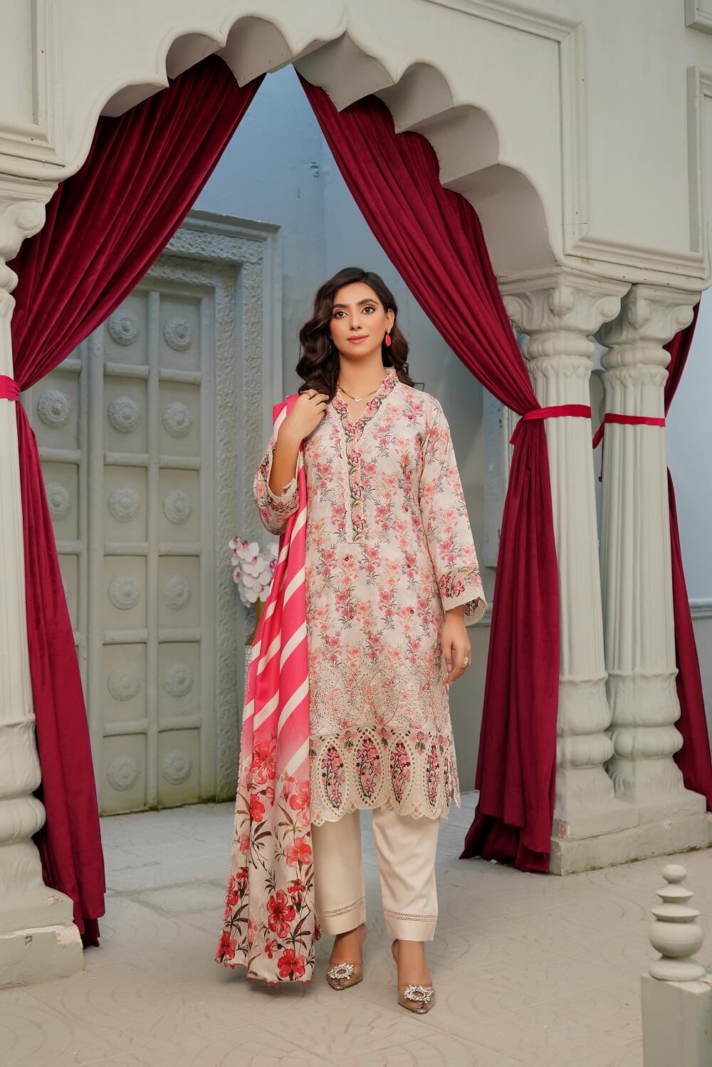 IMG-20250923-WA0087 Laila Dhanak Embroidered Suit - Image 4