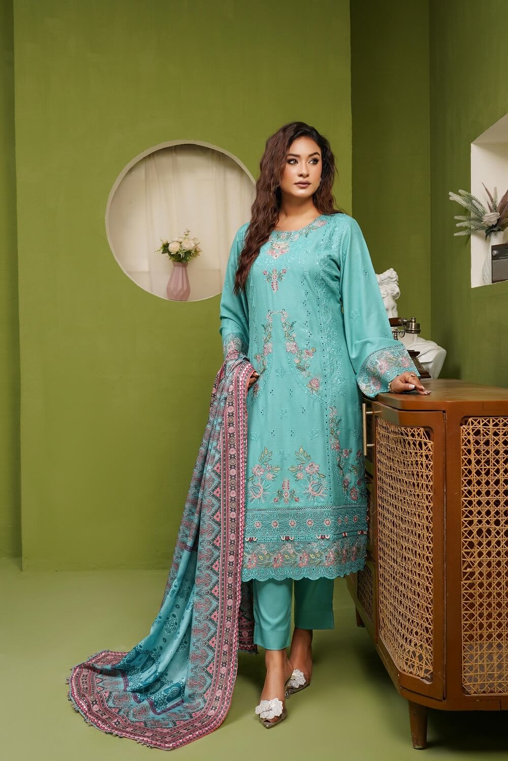 IMG-20250923-WA0119 Areeba Dhanak Embroidered Suit - Image 1