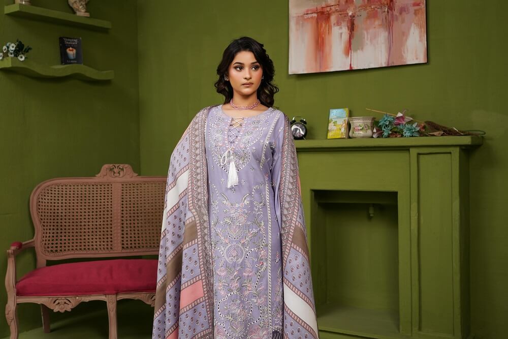 IMG-20250923-WA0125 Hania Dhanak Embroidered Suit - Image 4
