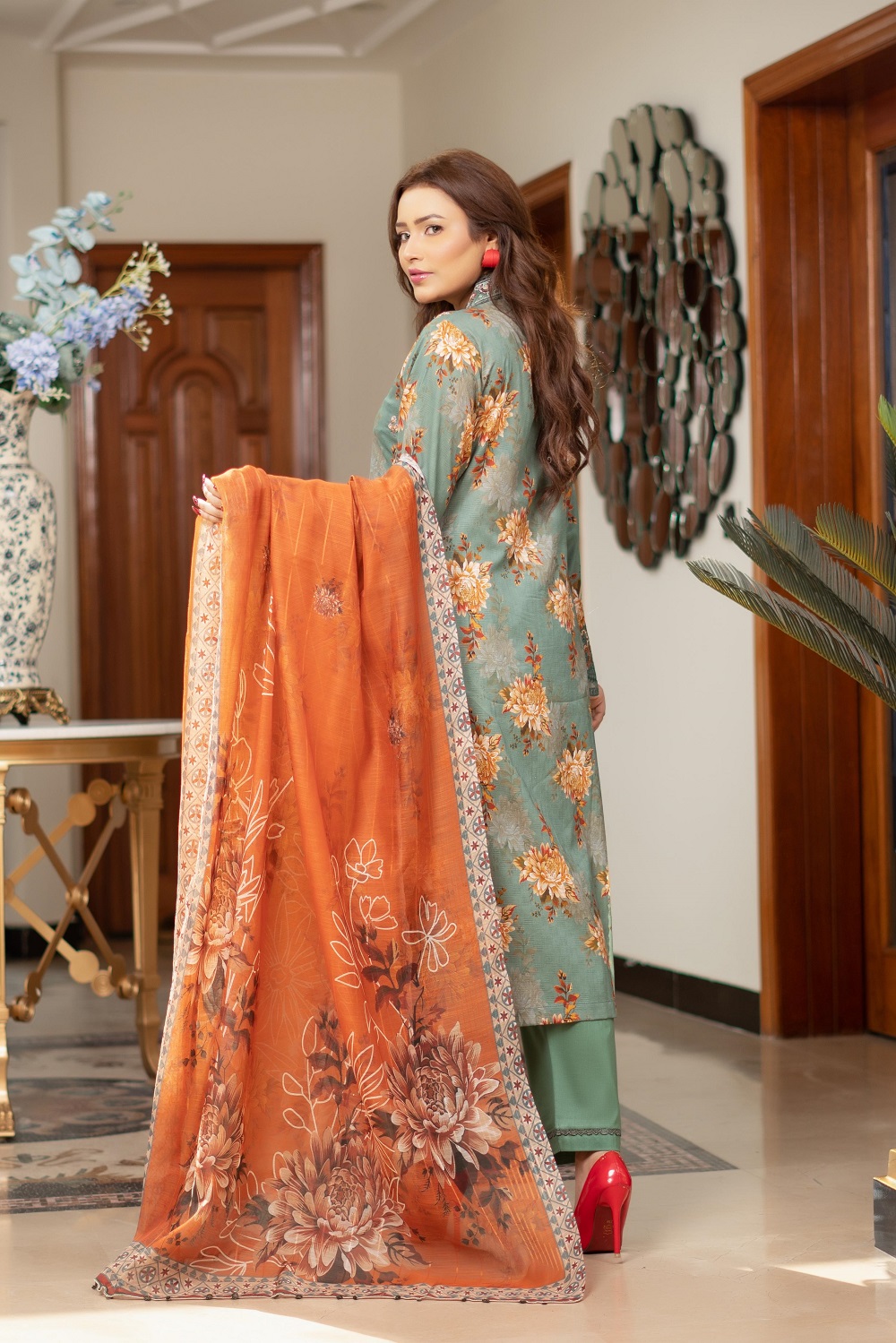 IMG-20250924-WA0090 Mahira Linen Printed Embroidered Suit - Image 2