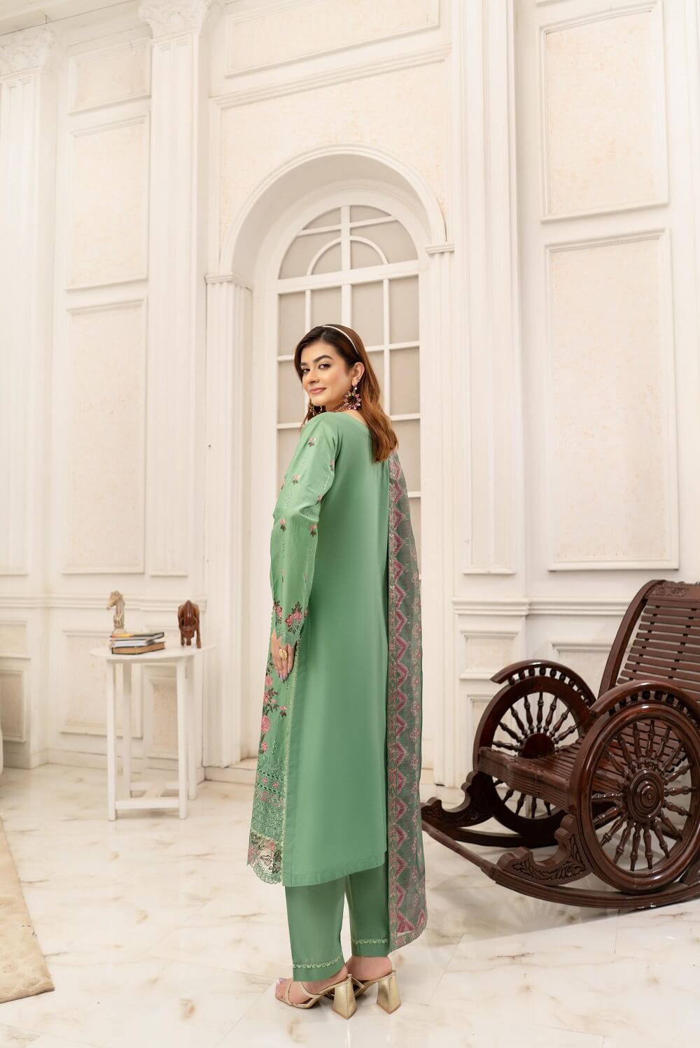 IMG-20250924-WA0113 Emaan Airjet Linen Embroidered Suit - Image 2