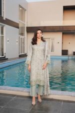 Mahira Winter Linen Embroidered Suit - Image 3