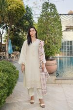 Zunaira Classic Dhanak Embroidered Suit