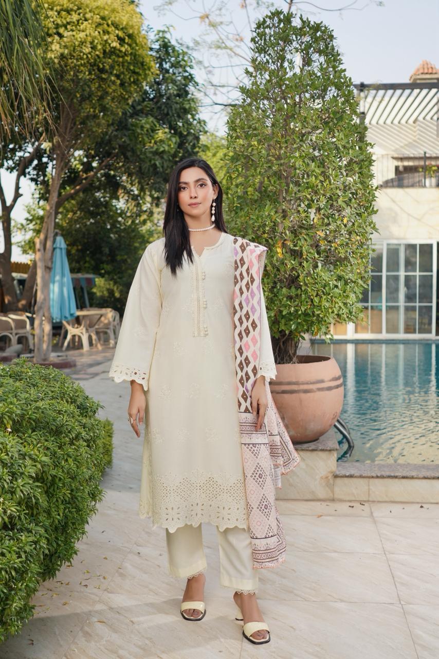 Winter Book 19 - Munira Designer -1 Zunaira Classic Dhanak Embroidered Suit - Image 1